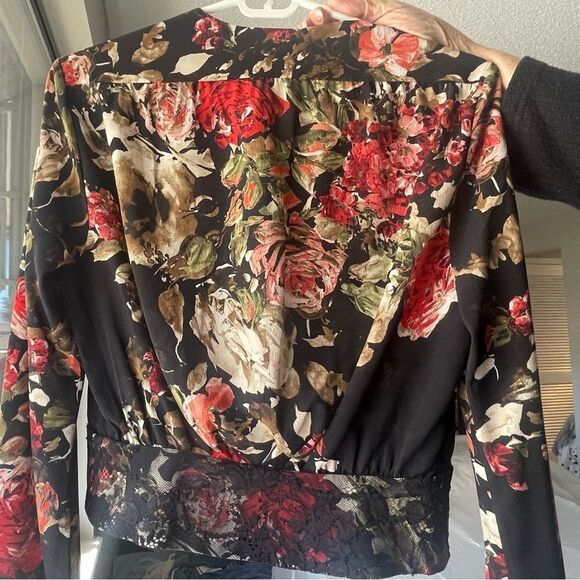 Divine Heritage woman’s floral crop top - Picture 3 of 5